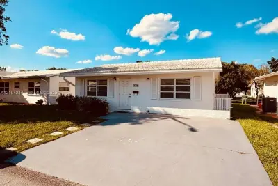 7105 NW 74th Pl, Tamarac: photo 1 of 31