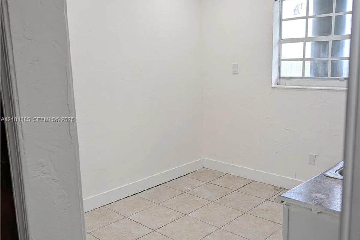 2363 NW 68th St #A, Miami: photo 1 of 8