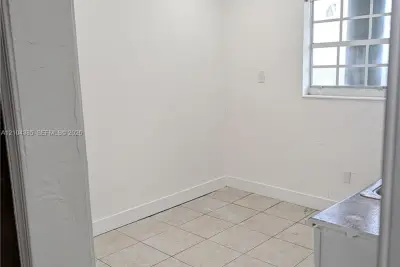 2363 NW 68th St #A, Miami: photo 1 of 8