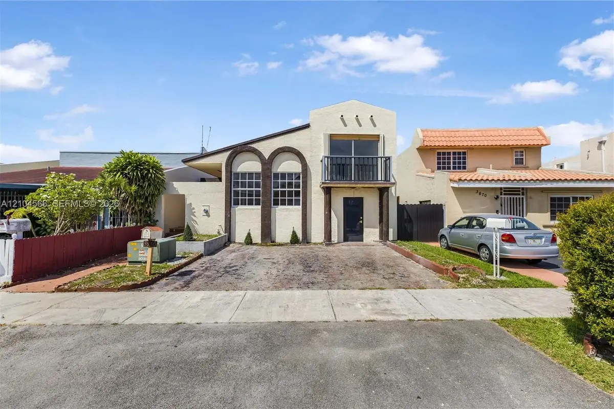 3860 W 10th Ct, Hialeah: photo 1 of 31