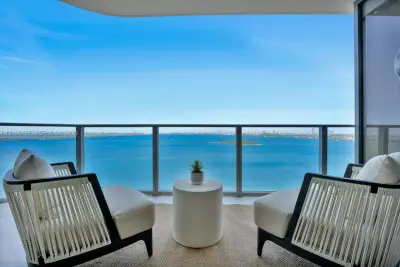700 NE 24th St #1602, Miami: photo 1 of 30