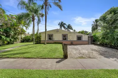 2714 Scott St, Hollywood: photo 1 of 58