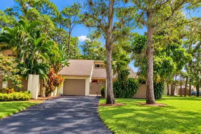 242 Wood Dale Dr, Wellington: photo 1 of 6