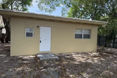 1407 NE 5th Ter, Fort Lauderdale: photo 1 of 8