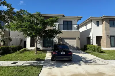1159 NW 1st St, Florida City: photo 1 of 25