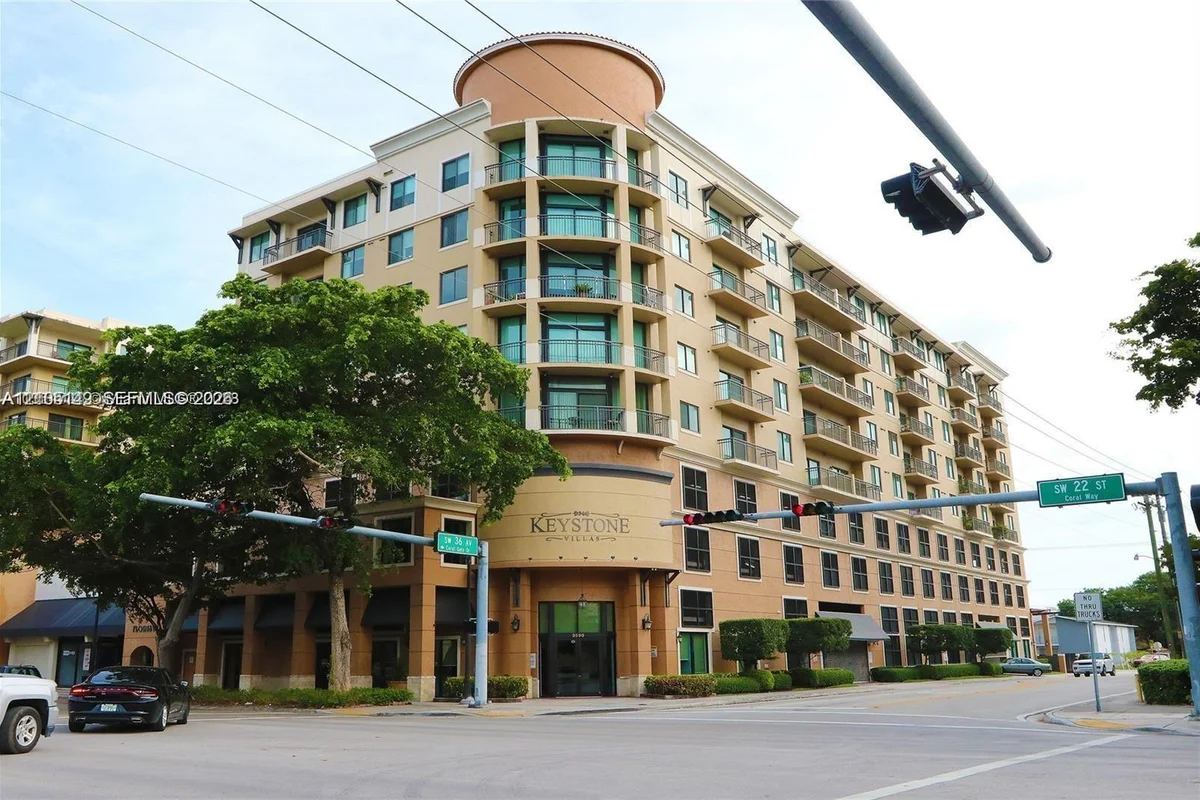 3590 Coral Way #801, Miami: photo 1 of 15