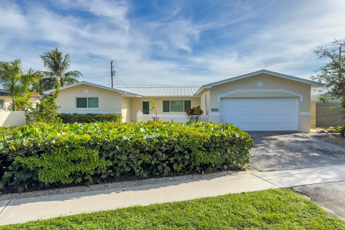 1025 Yale Dr, Hollywood: photo 1 of 23
