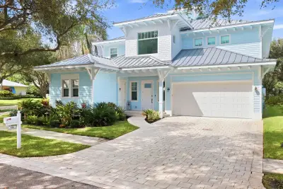 136 Intracoastal Cir, Tequesta: photo 1 of 36