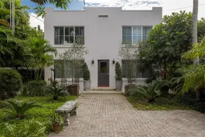 1360 SW 14th St #1, Miami: photo 1 of 23