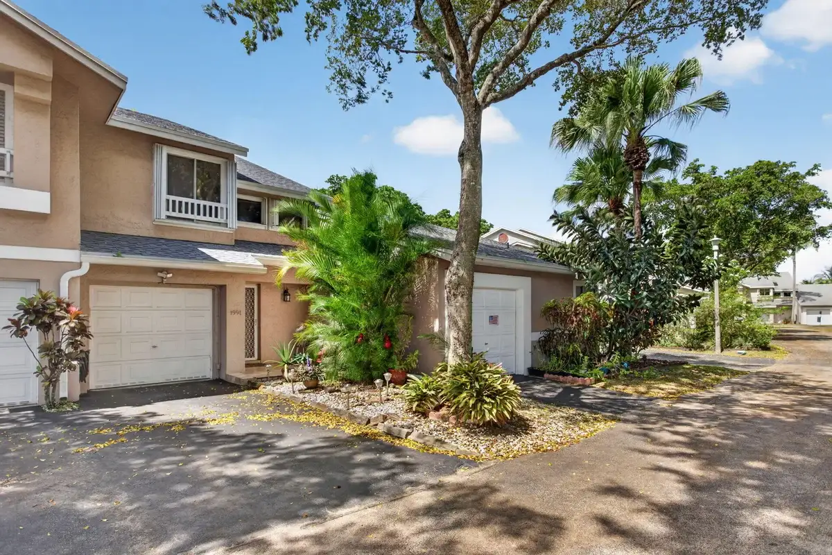 1991 Discovery Cir E, Deerfield Beach: photo 1 of 46
