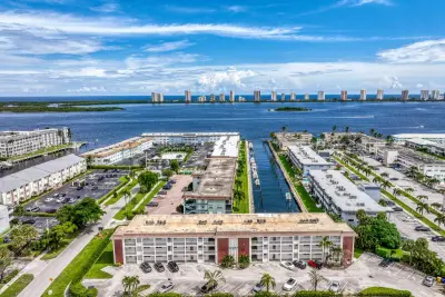 236 Castlewood Dr #205, North Palm Beach: photo 1 of 19