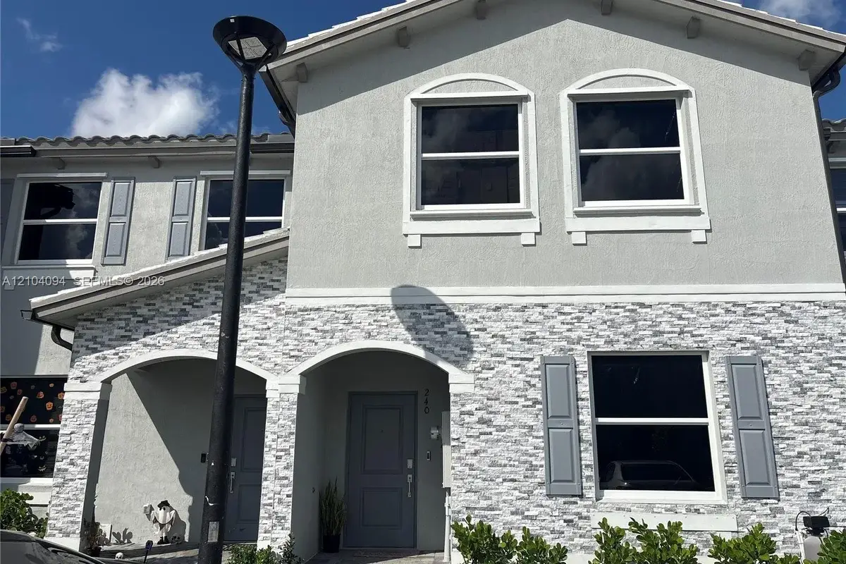 240 SE 10th Ct, Florida City: photo 1 of 7