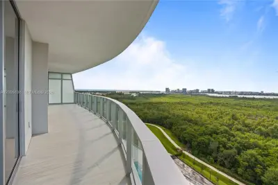 2411 Laguna Cir #1505, North Miami: photo 1 of 70