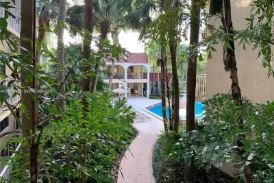 9301 SW 92nd Ave #204B, Miami: photo 1 of 17