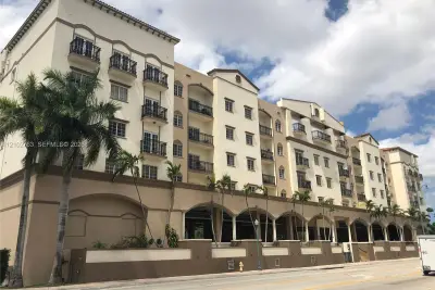 5271 SW 8th St #214, Miami: photo 1 of 2
