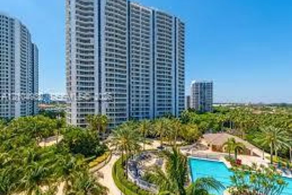 21205 Yacht Club Dr #308, Aventura: photo 1 of 2