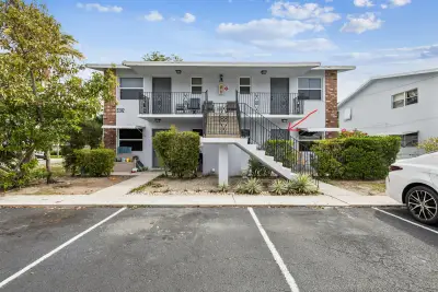 2202 SE 3rd St #2, Boynton Beach: photo 1 of 12