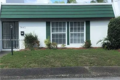 7443 Twin Sabal Dr, Miami Lakes: photo 1 of 9