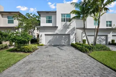 4886 Navali Dr, Wellington: photo 1 of 35