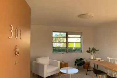 649 SW 9 St #301, Miami: photo 1 of 9