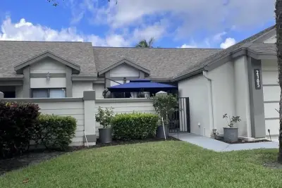 2105 Landings Blvd, Greenacres: photo 1 of 31