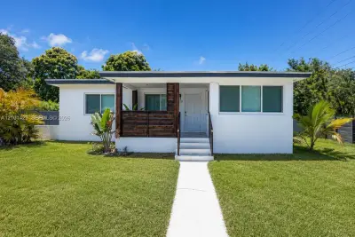 1800 NE 154th St, North Miami Beach: photo 1 of 29