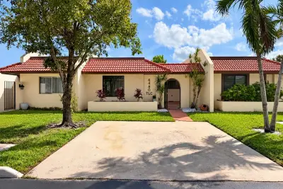 6480 NW 191st, Hialeah: photo 1 of 5
