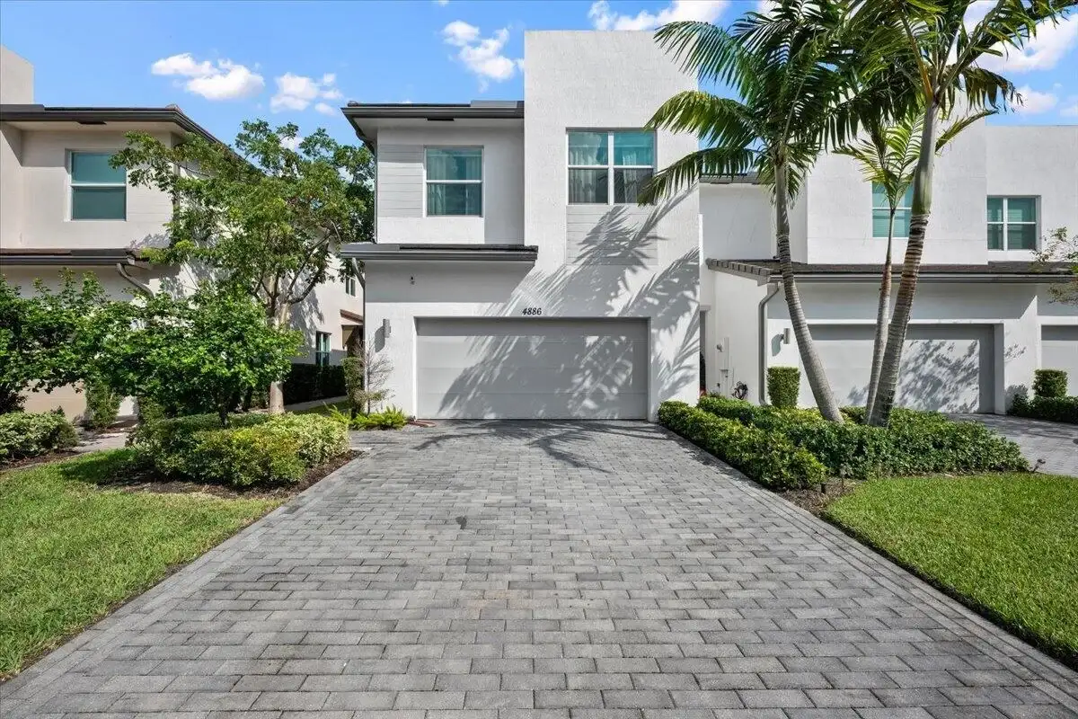 4886 Navali Dr, Wellington: photo 1 of 35