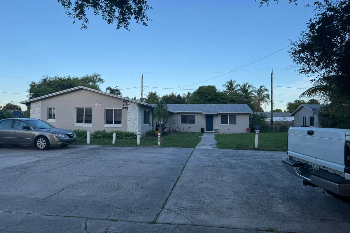 4165 42nd Ave S, Lake Worth: photo 1 of 17