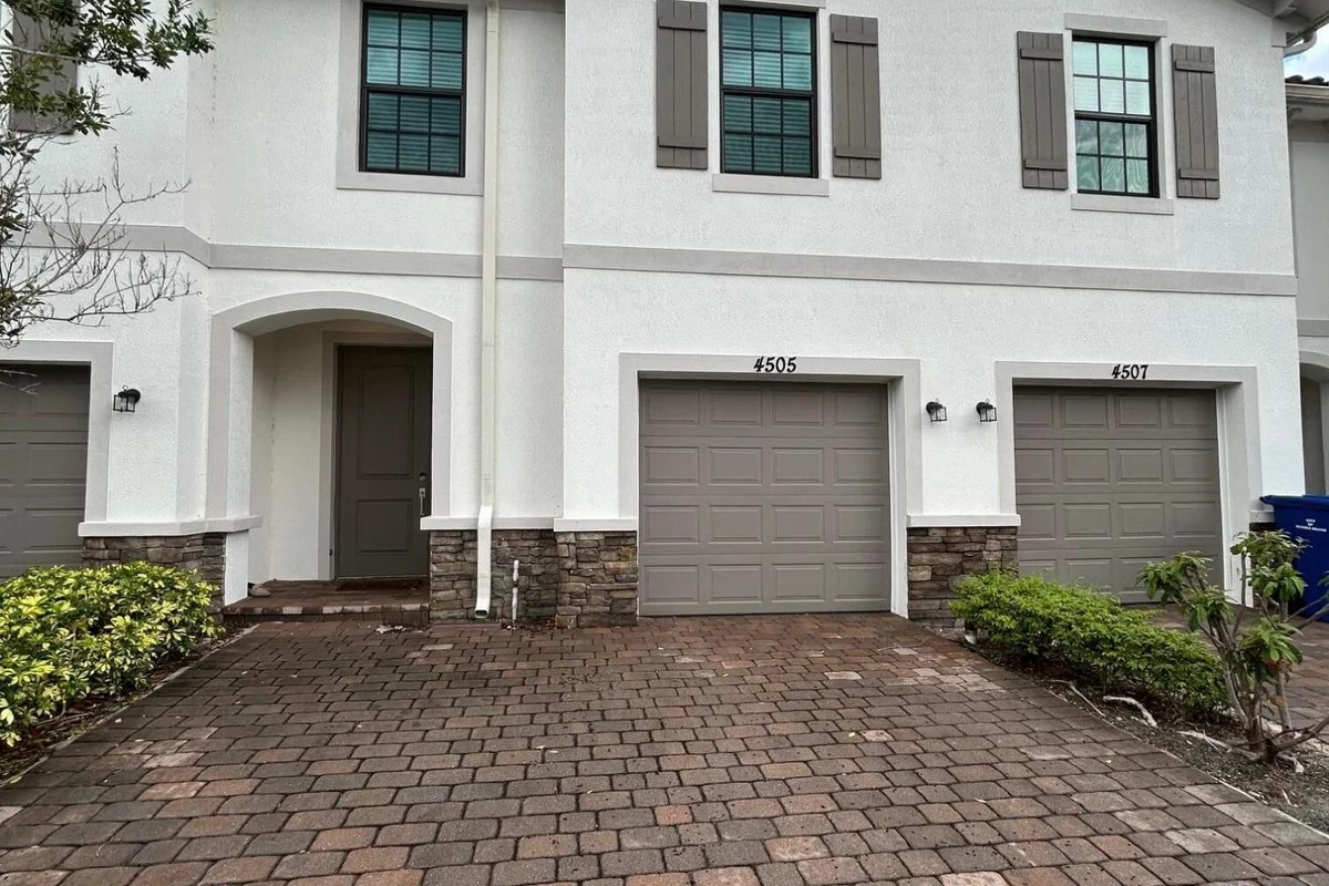 4505 Hartwell Ln, Riviera Beach: photo 1 of 5