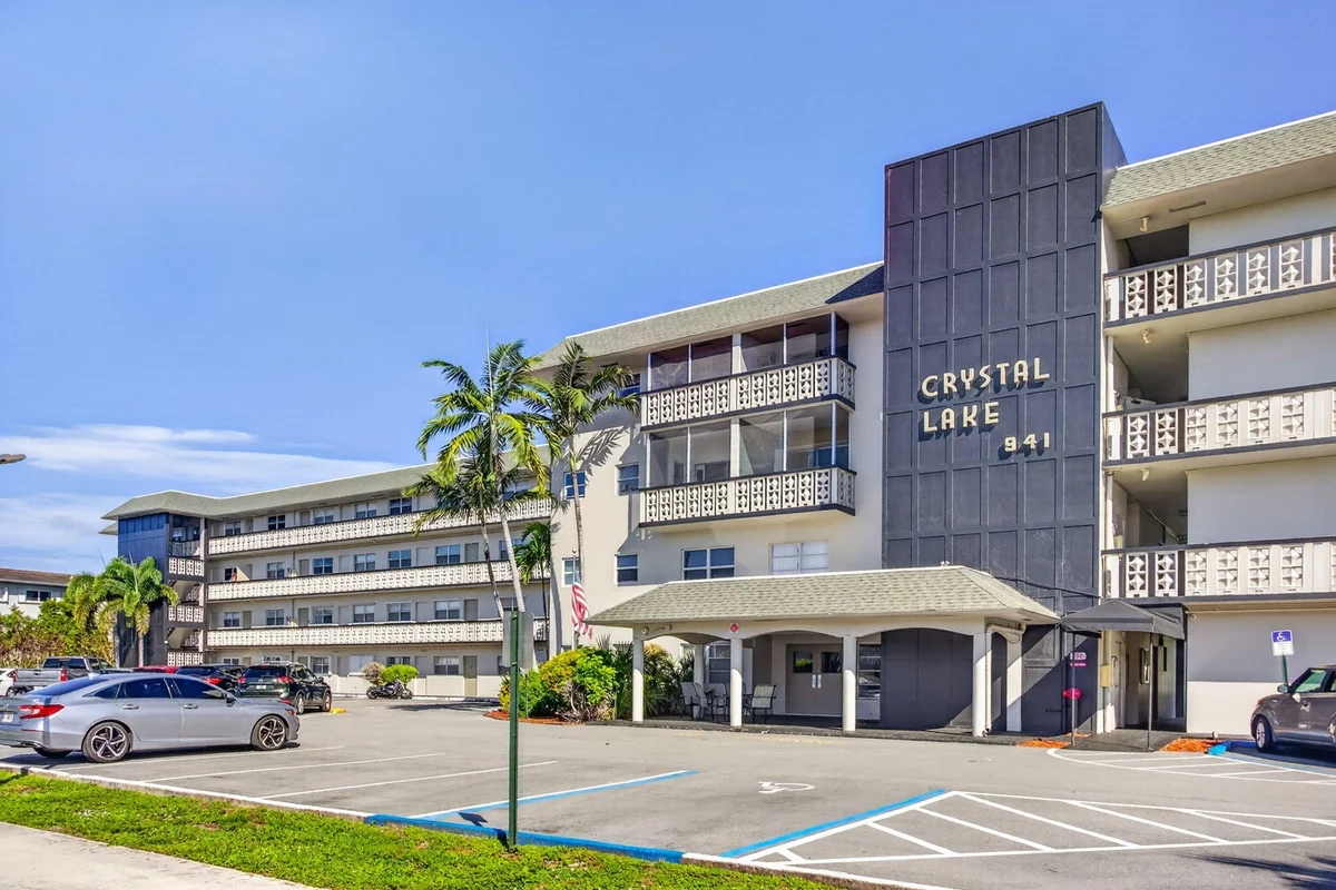941 Crystal Lake Dr #307, Deerfield Beach: photo 1 of 21
