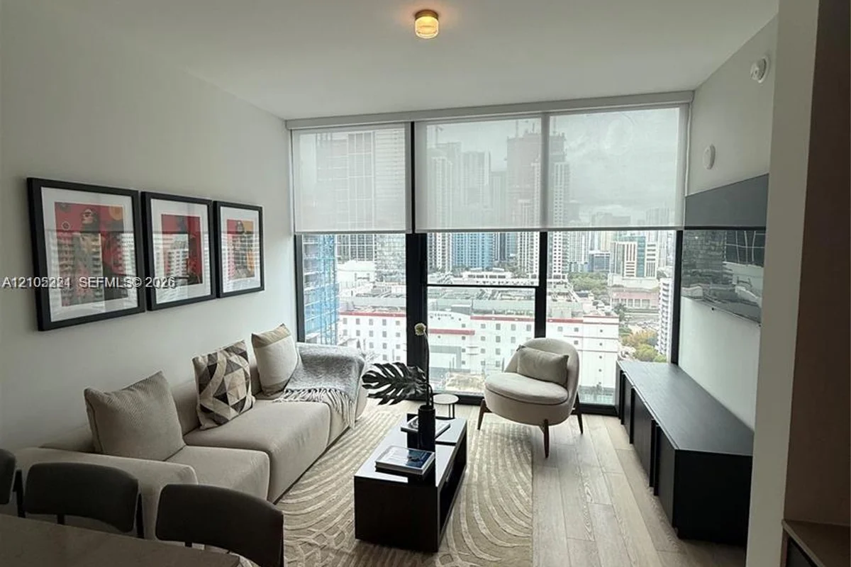 20 NE 11 #2909, Miami: photo 1 of 13