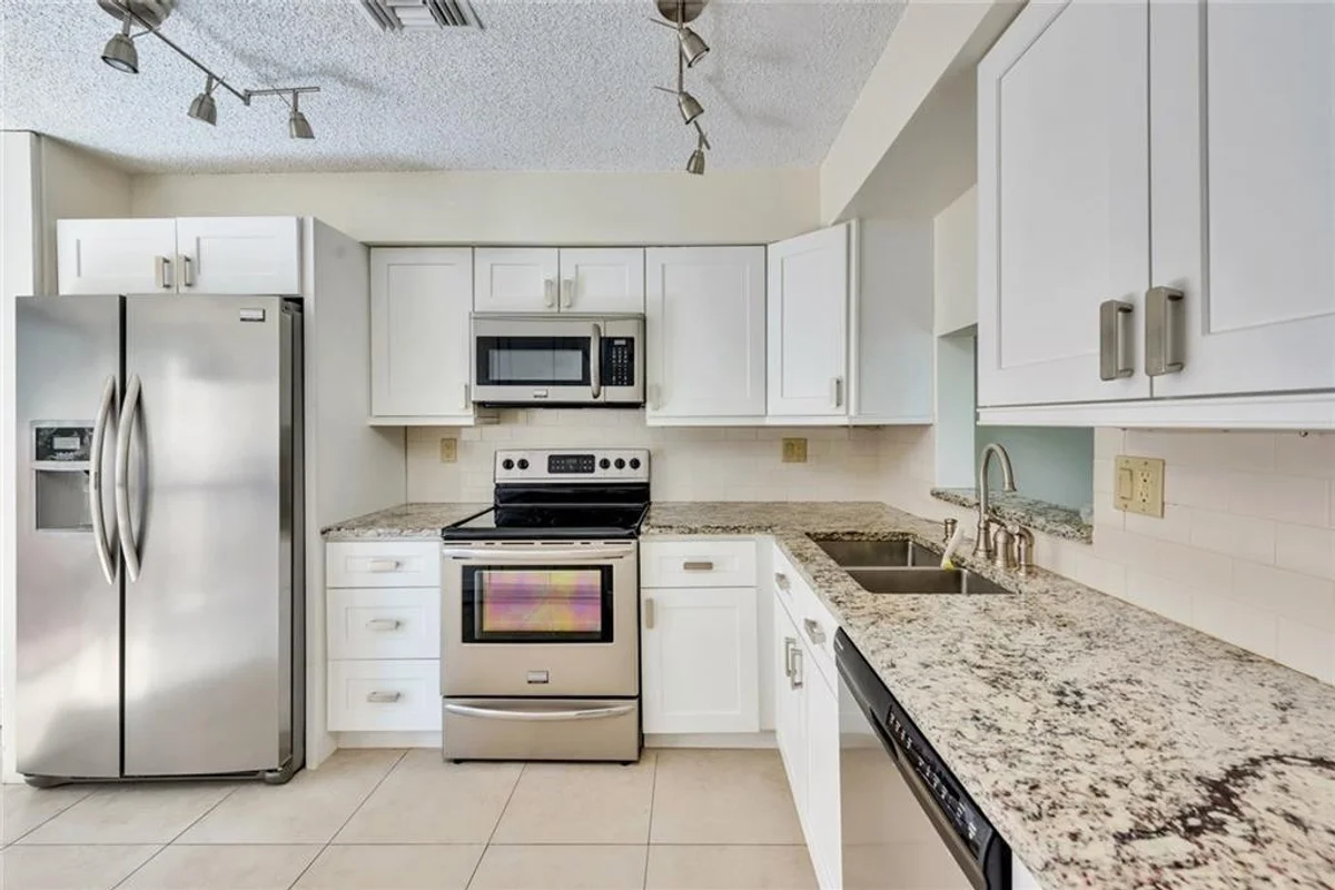 5201 NE 14th Ter #1, Fort Lauderdale: photo 1 of 40