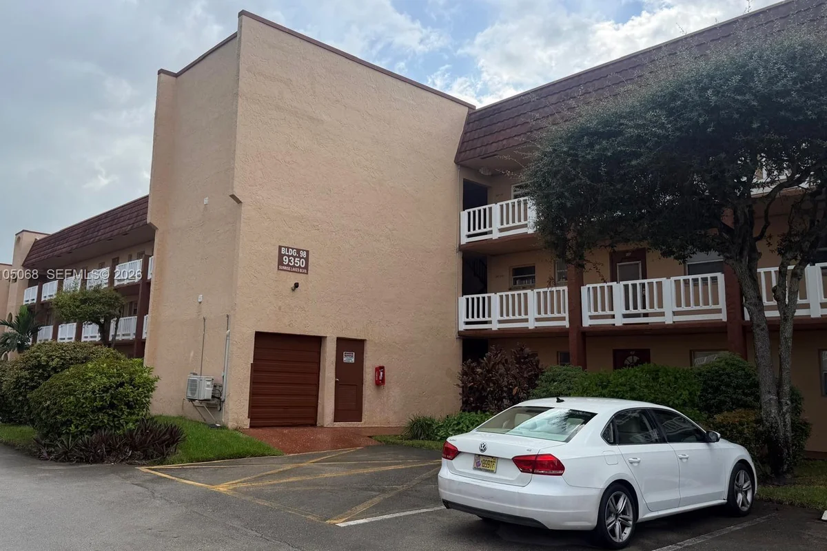 9350 Sunrise Lakes Blvd #201, Sunrise: photo 1 of 26