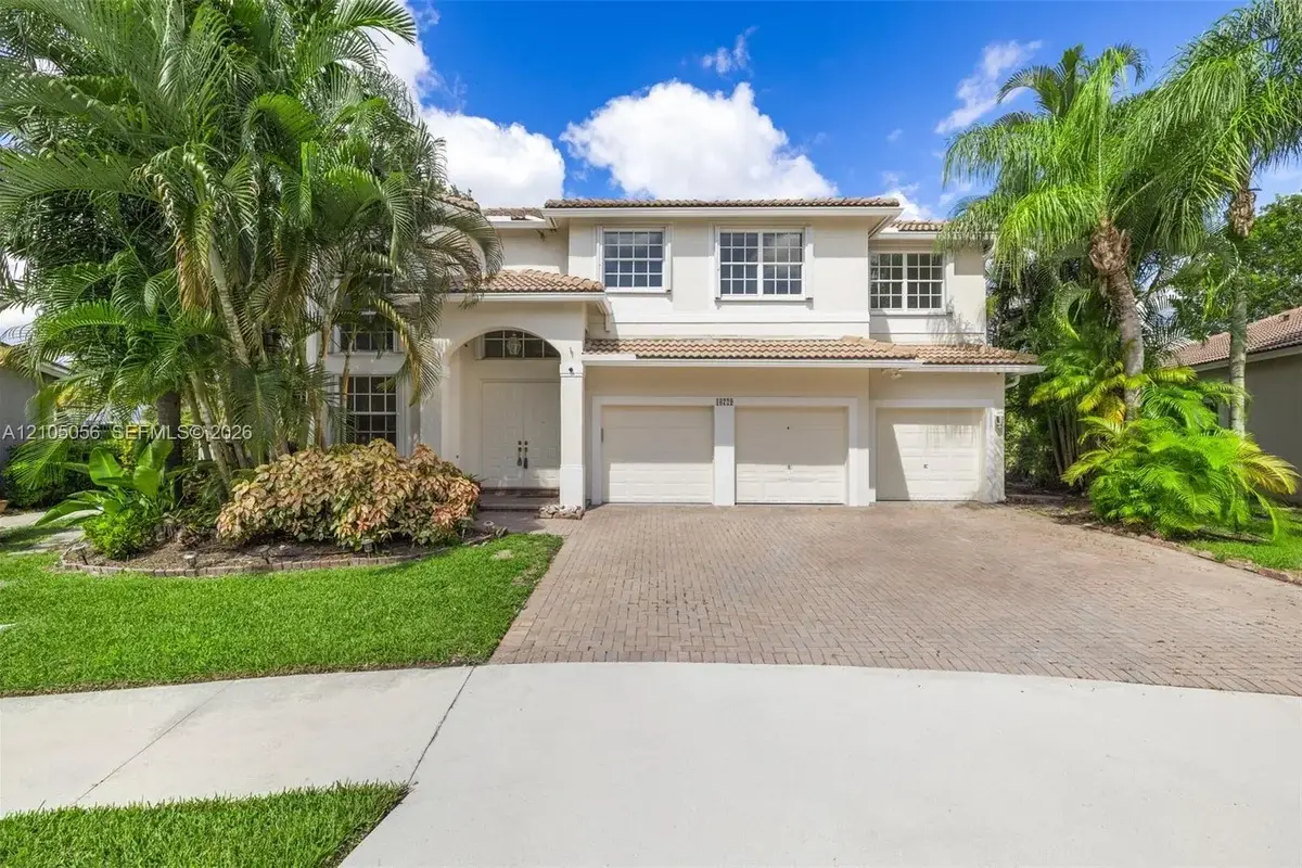 16729 Amber Lake, Weston: photo 1 of 1