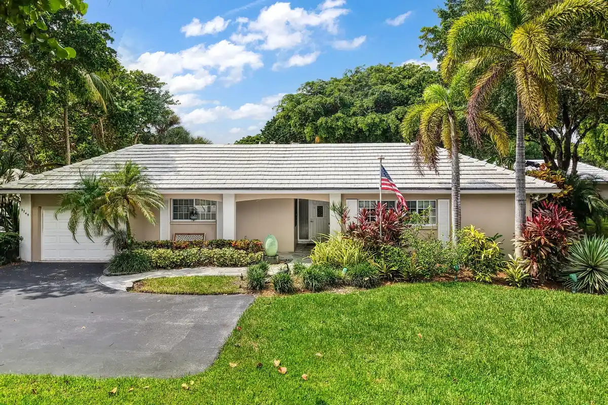 3745 Oaks Clubhouse Dr #V-8, Pompano Beach: photo 1 of 61