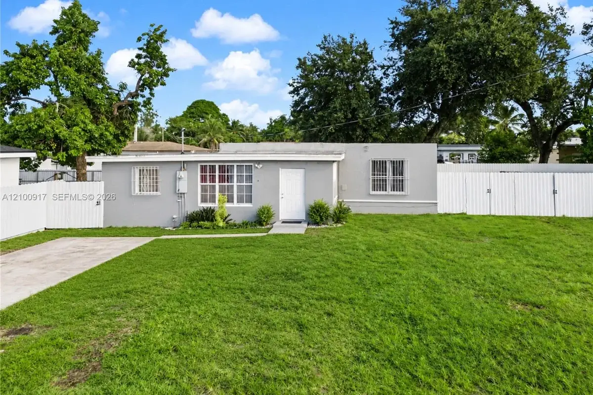 2437 NW 98th St, Miami: photo 1 of 26