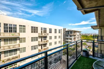 401 NW 1st Ave #405, Fort Lauderdale: photo 1 of 19