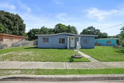 13645 NW 3rd Ave, North Miami: photo 1 of 56