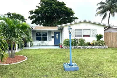 2751 SW 4th Ct, Fort Lauderdale: photo 1 of 23