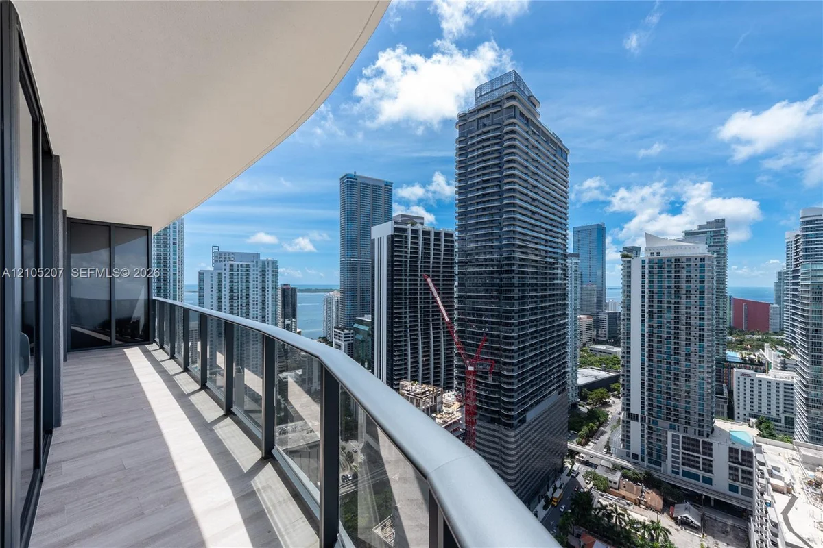 45 SW 9th St #3606, Miami: photo 1 of 39
