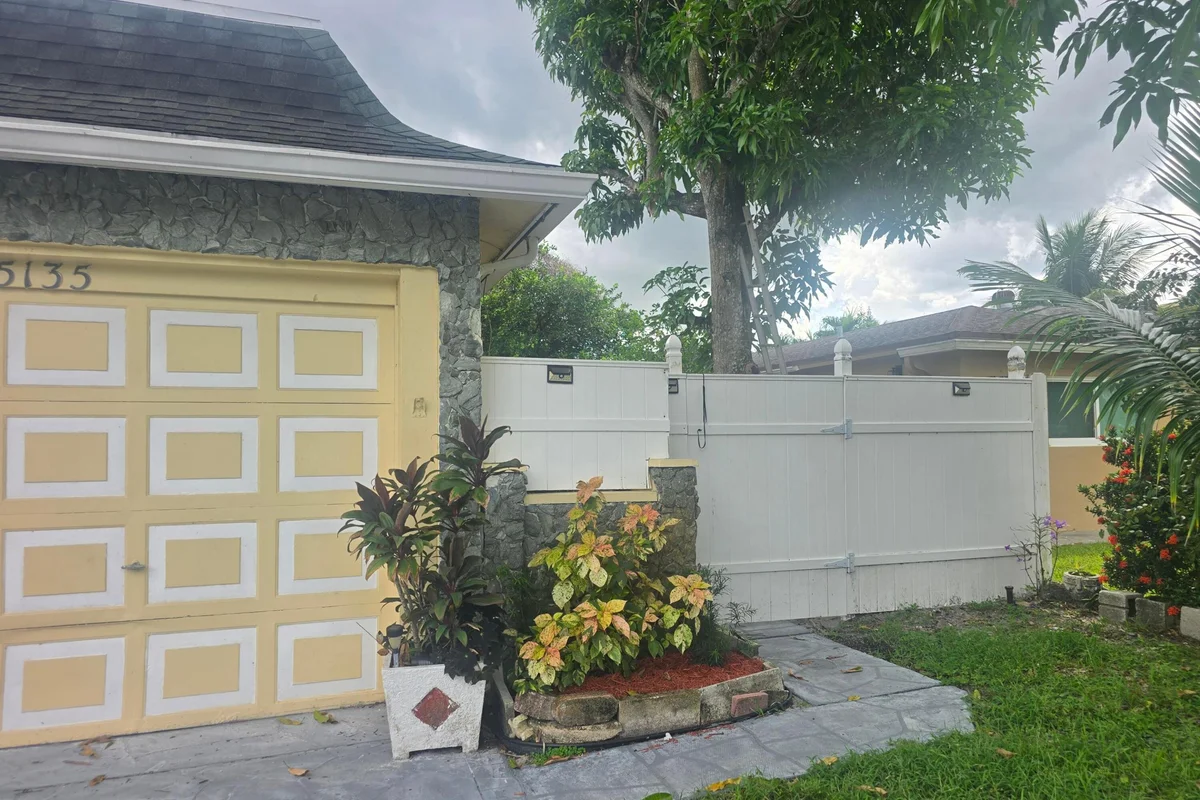 5135 SW 10th St, Margate: photo 1 of 6