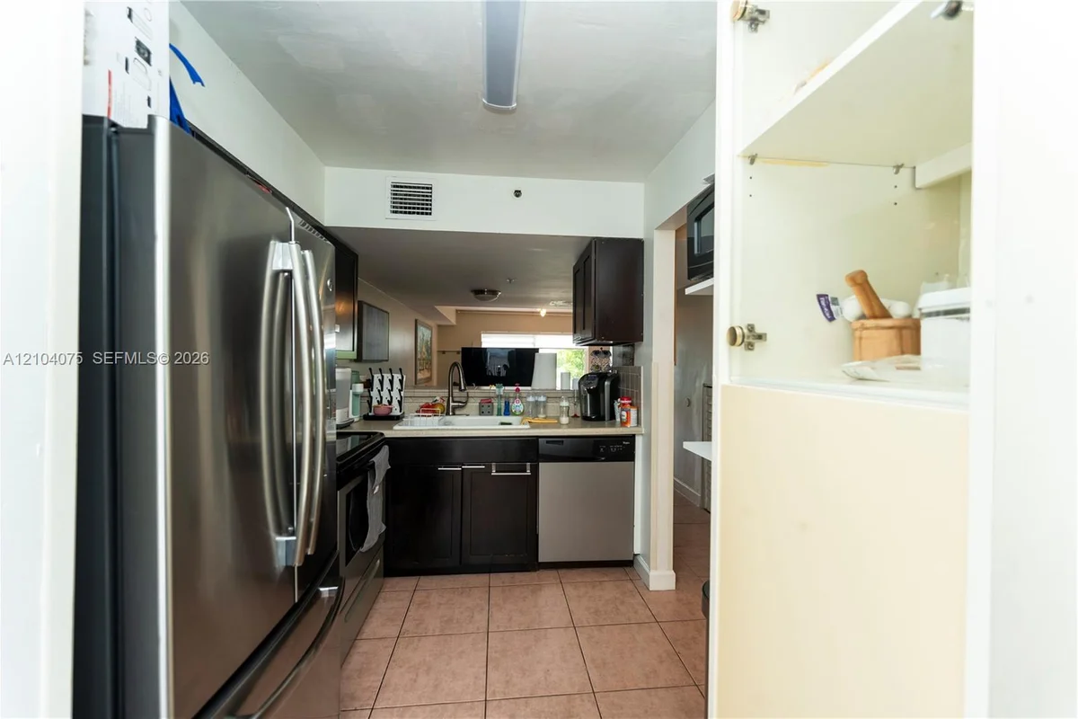 158 Riviera Cir #19-3, Weston: photo 1 of 18