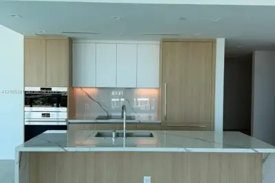 2411 Laguna Cir #1606, North Miami: photo 1 of 1