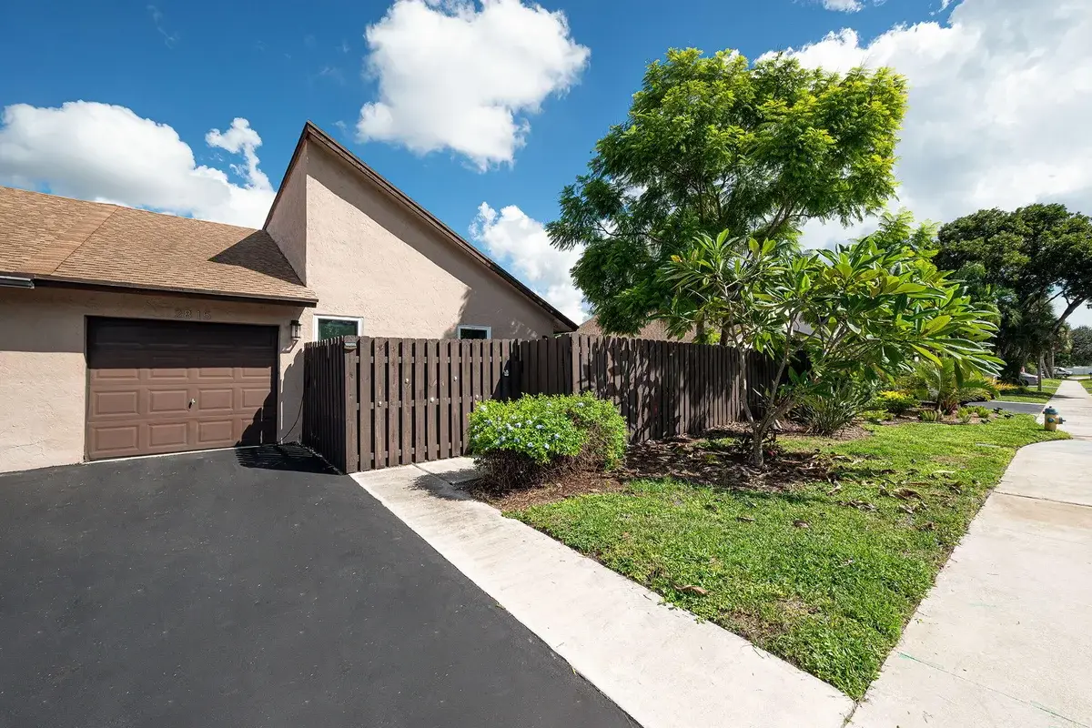 2815 SW 2nd St, Delray Beach: photo 1 of 47
