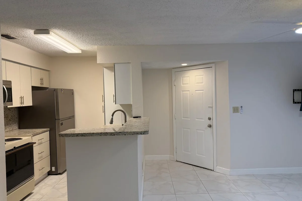 2926 S University Dr #6105, Davie: photo 1 of 22
