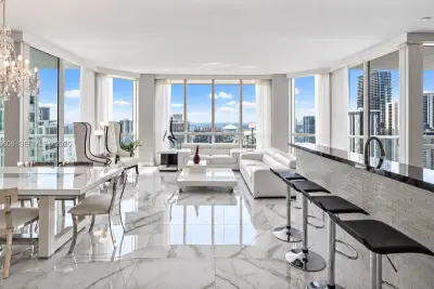 244 Biscayne Blvd #4308, Miami: photo 1 of 64
