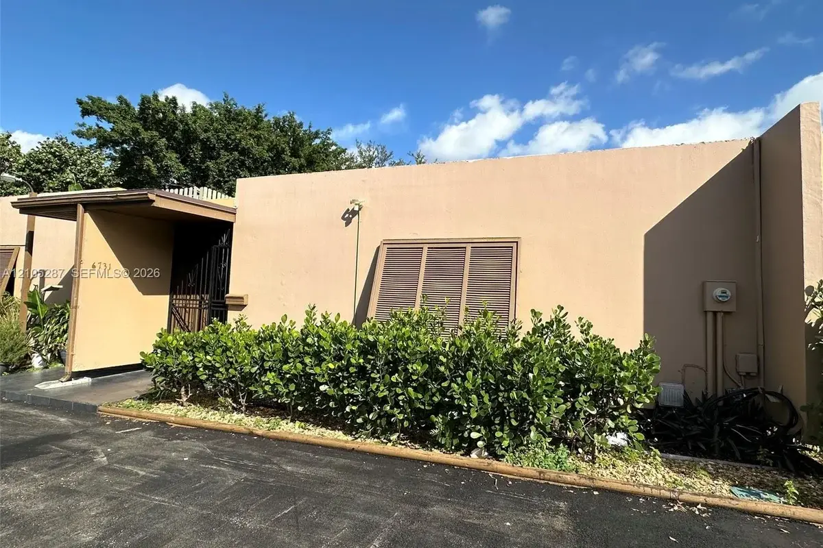 6731 Kingsmoor Way, Miami Lakes: photo 1 of 26