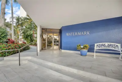 520 SE 12th St #305, Dania Beach: photo 1 of 11
