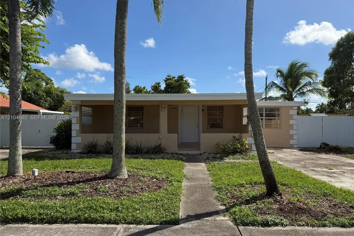 9960 SW 42nd St, Miami: photo 1 of 13